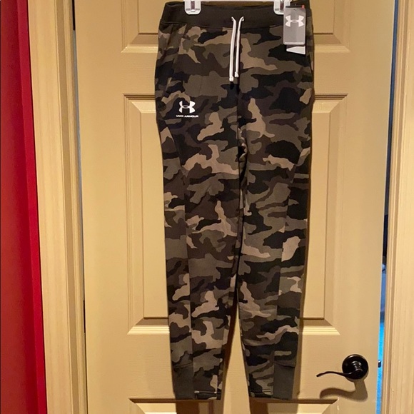Nwt Under Armour Camo Sweatpants 